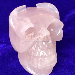 Rosenquarz-Schädel mit Horn Qualitative Skulptur handgemachte Figur für Wohnkultur
