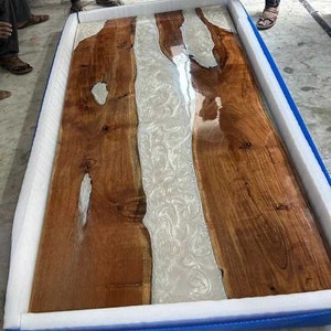Weiß Epoxy Esstisch Top, Mitteltisch, Tisch für moderne Kunst, Resin River Tisch, Holz Epoxy Tisch, handgefertigte Möbel, Bürodekors