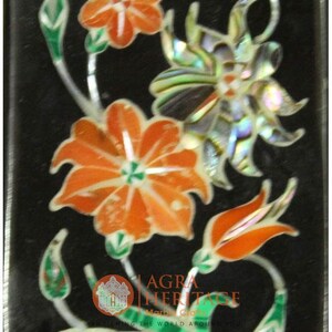 Schwarzer Marmor Hand Gebogene Schmuck Box Custom Carnelian Multi Color Pietradura Blumenkunst-Dekor
