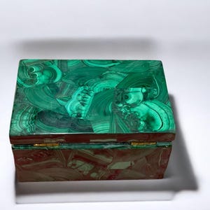 Handgefertigte Malachit Stein Schmuckschatulle Luxus Grün Stein Aufbewahrungsbox für Ringe, Ohrringe & mehr Dekorativer Schmuck Veranstalter für Zuhause oder Geschenk