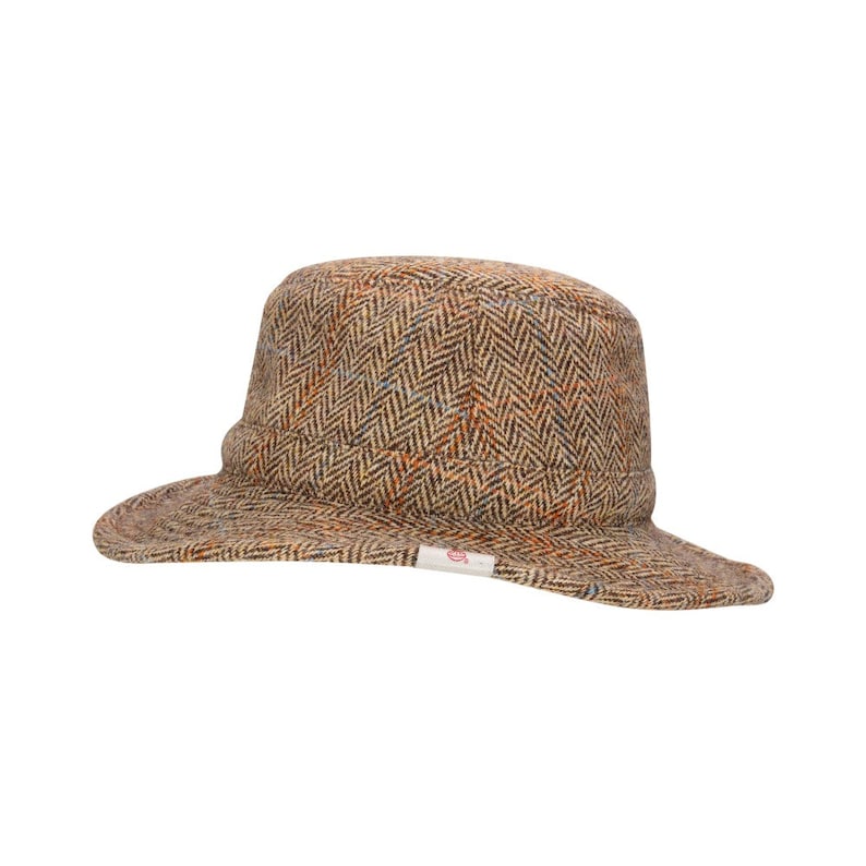 K&ouml;nnte beinhalten: Ein brauner und orangefarbener Tweed-Bucket-Hut mit breiter Krempe.
