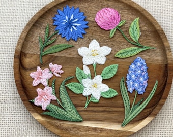 Embroidered Spring Flower Patches 5pcs Set – Iron-On Botanical Appliques