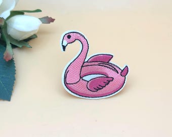 Parche termoadhesivo bordado de flamenco rosa: aplique de verano