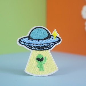 UFO Alien Embroidered Patch: Funny Iron-On Applique