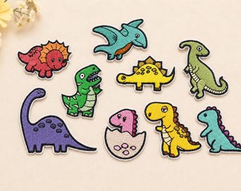 Aplique termocolante de dinossauro fofo, bordado em estilo de quadrinhos.