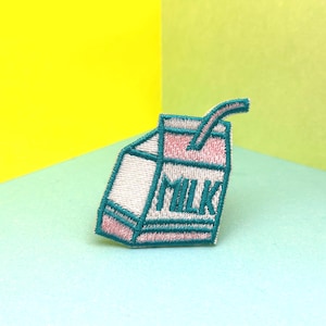 Lindo Patch de Passar a Ferro Bordado de Caixa de Leite – Rosa Pastel e Azul-petróleo Acessório Estético para Roupas, Mochilas e Chapéus