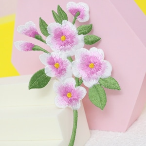 ゴージャスな桜のワッペン、花のワッペン、ピンク、白、アイロンワッペン/刺繍ワッペン/面白いワッペン/アップリケ/縫い付けワッペン