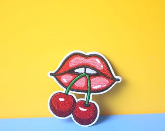 Retro Lips & Cherries geborduurde opstrijkpatch