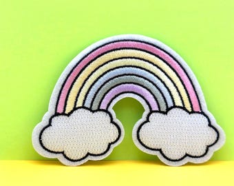 大きな虹の雲のアイロン接着パッチ：刺繍アップリケ