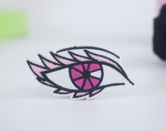 Różowa naszywka z rzęsami: haftowana aplikacja