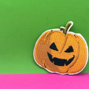 Pumpkin Halloween Embroidered Patch – Cute Jack-O’-Lantern Iron-On Patch, Fall Halloween Decor for Jackets, Bags, and Clothes