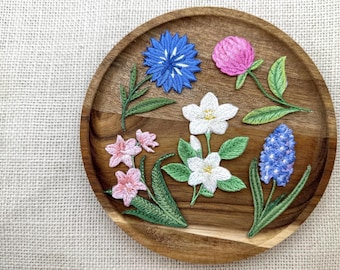 Embroidered Spring Flower Patches 5pcs Set – Iron-On Botanical Appliques