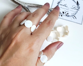 Pearl adjustable  Ring. Beaded friendship handmade jewelry elastic ring with crystal. Stretch Ring Rose quartz. Real shell jewelry ring