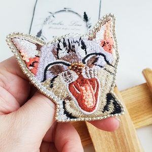 Adoptez une broche portrait de chat perlée pour animaux de compagnie, épingle portrait de chat personnalisée chat art chaton broche jr cadeau demoiselle dhonneur image 3