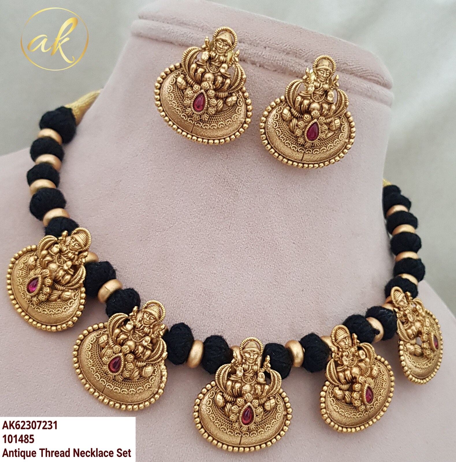 Big pendant black best sale thread mangalsutra necklace set