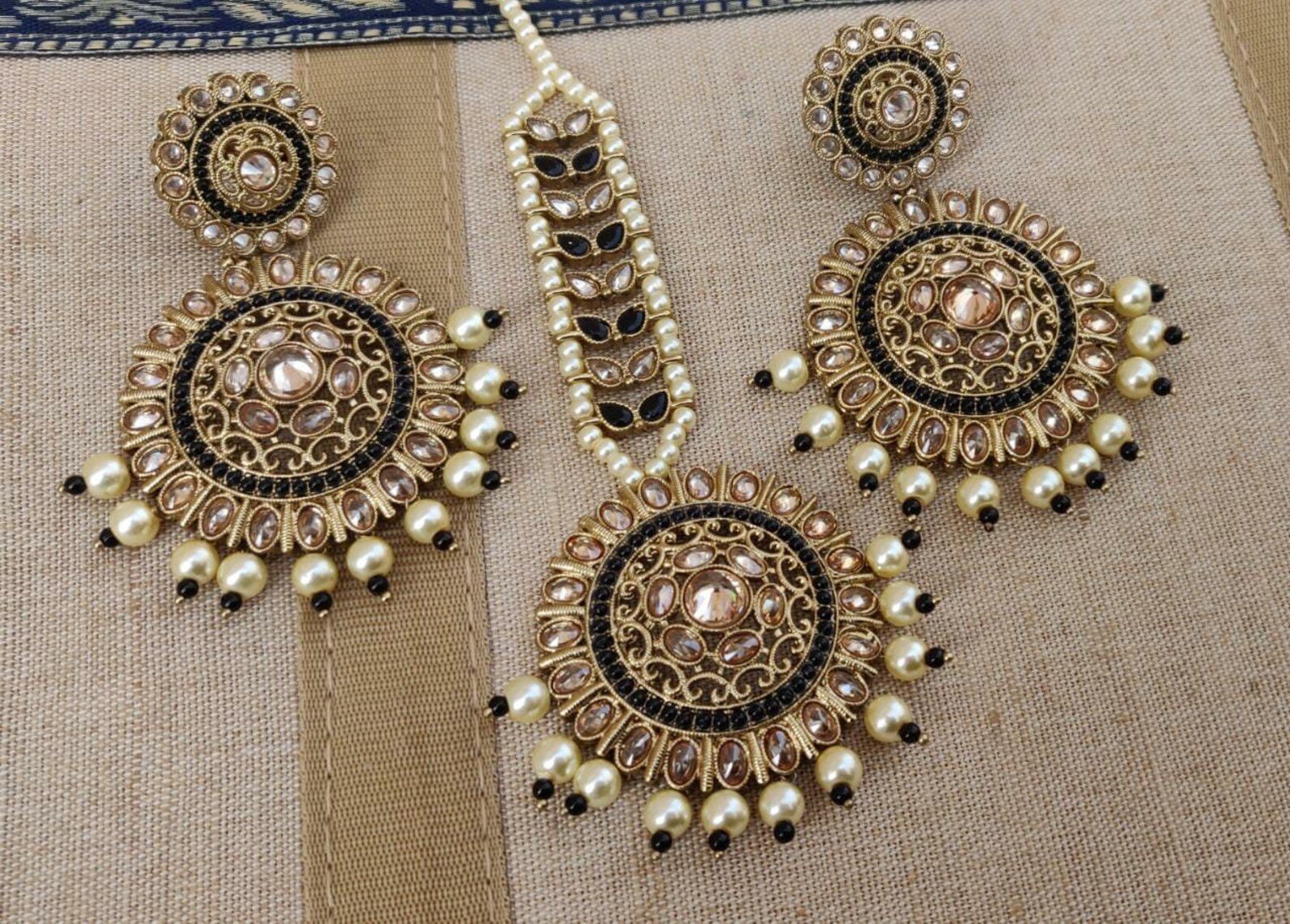 PARINEETA earrings + tikka (Gold) main image 1