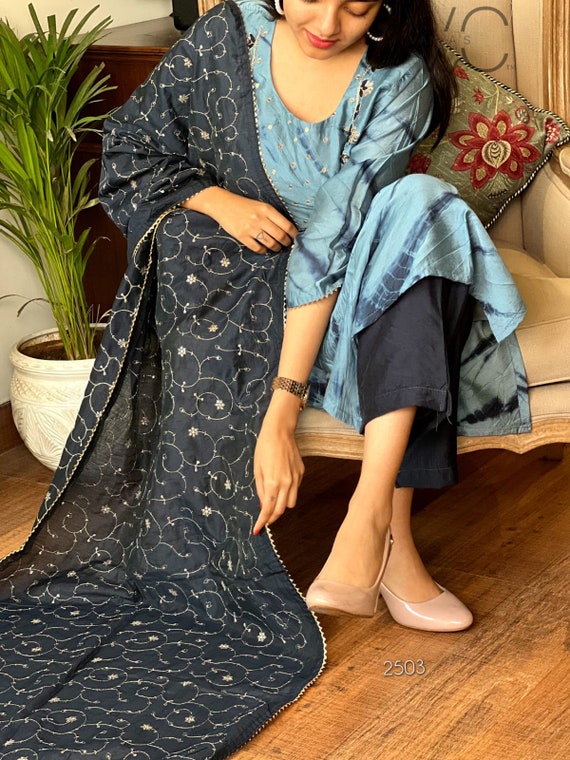 Buy online Chanderi Silk Kurti Dupatta Set from Kurta Kurtis for Women by  Arezu for ₹1359 at 55% off | 2024 Limeroad.com