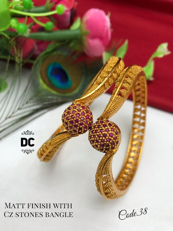 8 Popular designs of Antique Temple Jewellery Are Trending Now! - Navrathan