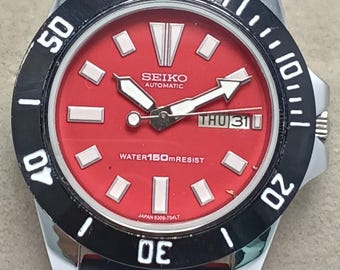 Generalüberholte Seiko Automatik Uhr: Rotes Ziffernblatt, Drehbare Lünette, Transparente Rückseite