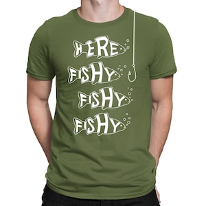 Qui Fishy Fishy Pescatore Pescatore Regalo T-shirt con slogan divertente - Taglie per uomo, donna e bambino