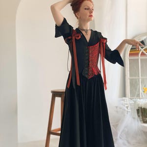 renaissance red and black lace up corset for women, handmade victorian historical bodice, gothic fantasy larp corset with detachable straps