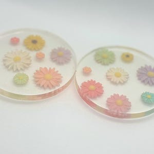 Handmade Resin Flower Coasters – Set of 2 | Faux Floral Coasters | Botanical Resin Art | Unique Gift for Her | Home Decor