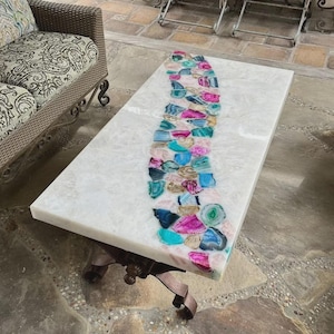 Mesa de comedor rectangular de ágata blanca hecha a mano. Elegante mesa de ágata múltiple para la decoración de pasillos y restaurantes.