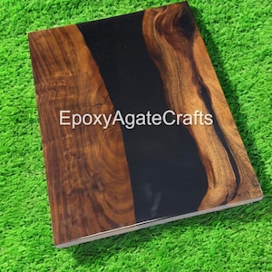 ライブエッジウォールナットテーブル：ブラックエポキシ樹脂、モダンなキッチンカウンター