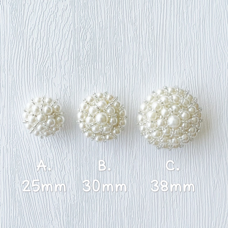 price for set of 5, Vintage hand beaded button, peal buttons, 25mm/ 30mm/ 38mm image 2