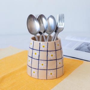 Ceramic checkered utensil holder with flowers, Utensil crock, Beige spoon holder, Handpainted ceramic vase, Gift for mom, Housewarming gift