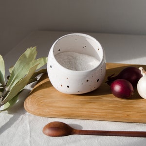 salero, salero, azucarero, cuenco de cerámica, cuenco de barro, cuenco de alfarería, especiero, salero de cerámica, cuenco pequeño, salero