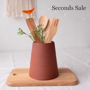 Ceramic kitchen utensil holder, Terracotta spoon holder, Utensil crock, Handmade pottery vase, Utensil jar, New home gift, Ceramic vase