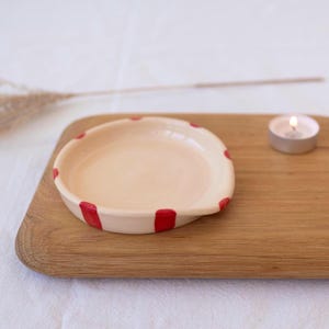 Reposacucharas de cerámica a rayas, portabolsitas de té y portavelas, bandeja pequeña de cerámica color rojo cereza y beige, portacucharas de cerámica burdeos, regalo para mamá