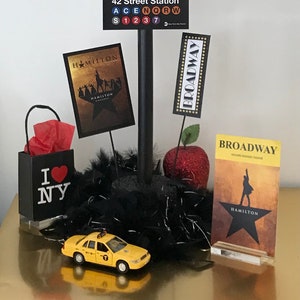 New York City NYC Centerpiece ~ LED Lit Street Sign Lamp Post ~ Broadway, Times Square, Baseball, Statue of Liberty ~ Taxis, 3D Items, Boa