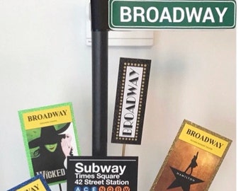 Set of 4 New York City NYC Centerpiece ~ LED Lit Street Sign Lamp Post ~ Broadway, Times Square, Statue of Liberty, 6 Signs & Feather Boa