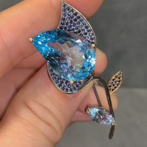 天然ブルートパーズ＆ブルーサファイア宝石ブローチ、925スターリングシルバーブローチピン、フラワーデザインブローチピン、誕生日プレゼント、ブライダルギフト