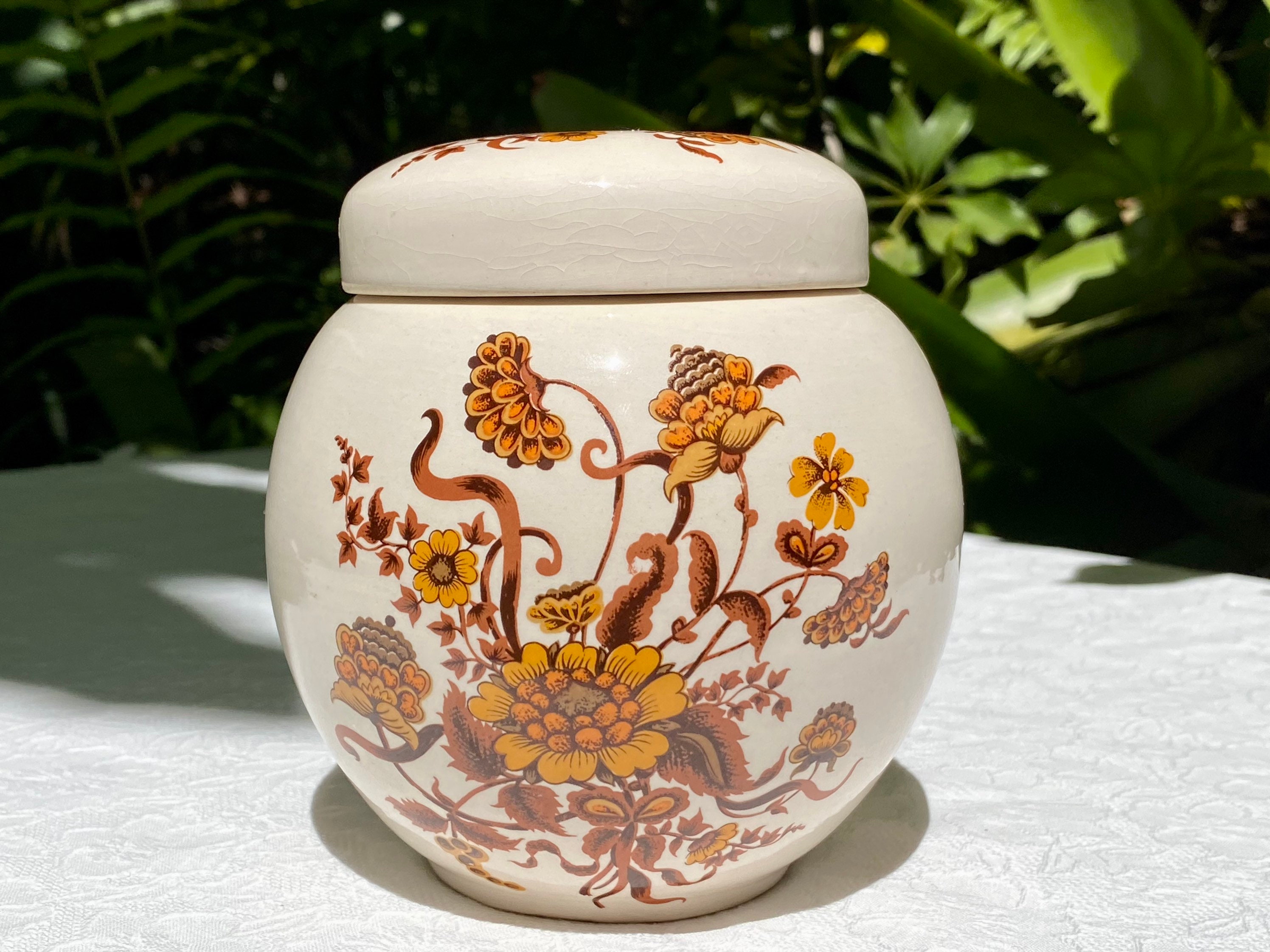 The Best Porcelain Vases for Spring Flower Decor - Venus et Fleur The Best Porcelain Vases for Spring Flower Decor - Venus et Fleur