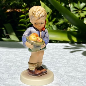 Vintage Hummel Gift From A Friend 485 Figurine TMK7
