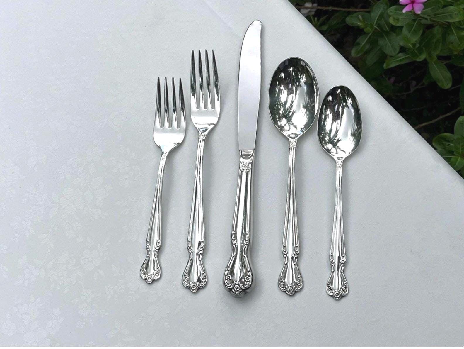 Vintage Elegant Lady - Daybreak 1952 Silverplate Flatware 20 Piece Service for Four - International Silver