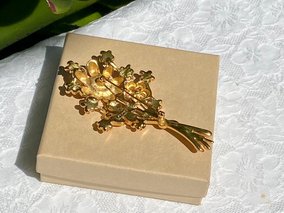 Monet Flower Bouquet Vintage Gold Tone Brooch - image 10