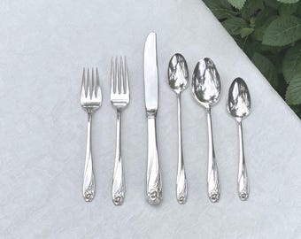 Vintage Daffodil 1950 Silverplate Flatware 28 Piece Service for Four - International Silver