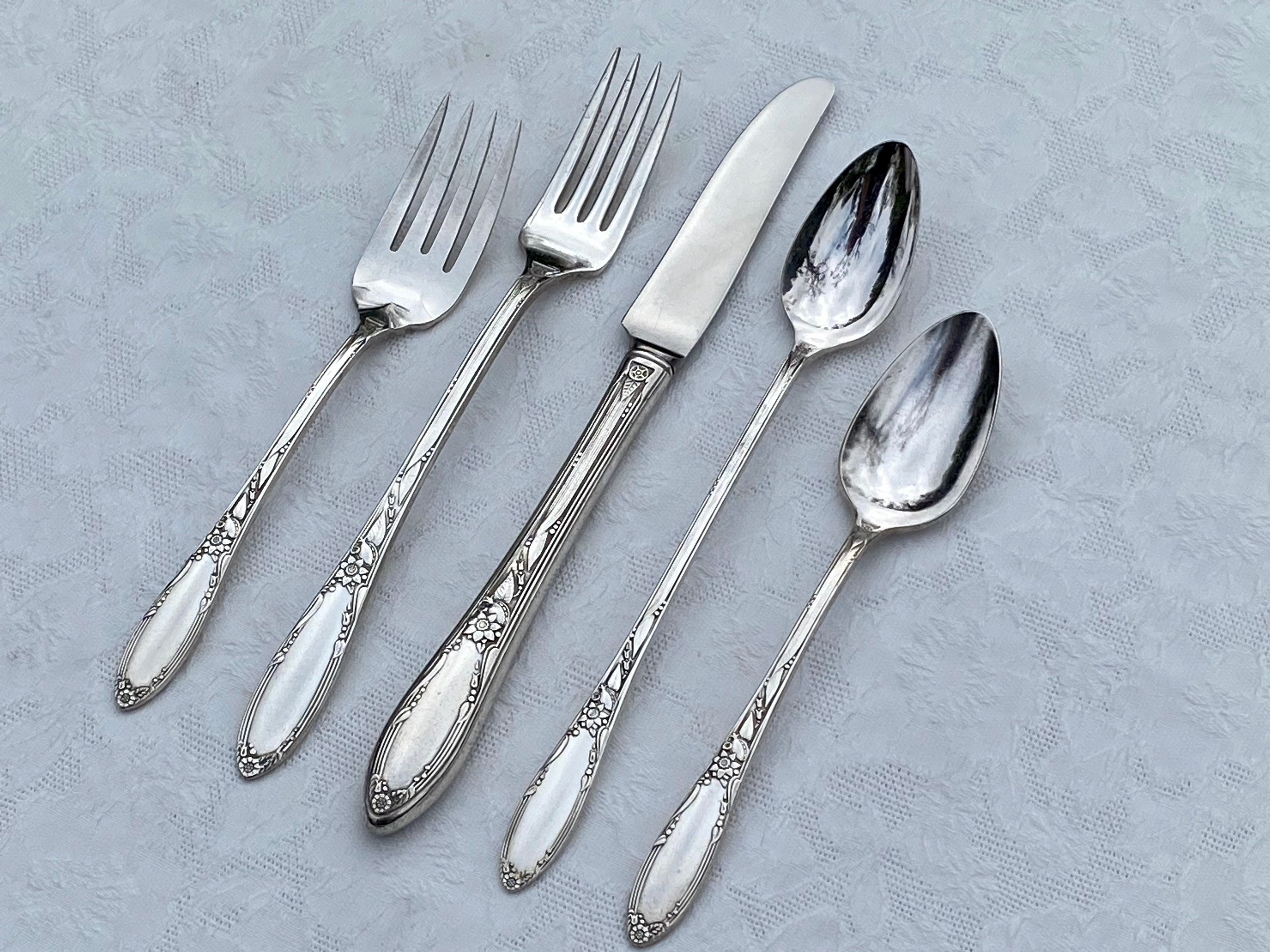 Heirloom plate shop silverware patterns