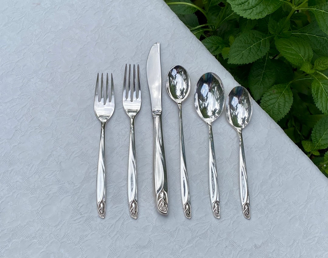 Vintage Anniversary Rose 1962 Silverplate Flatware 28 Piece