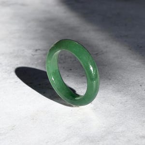 Masters Burmese Vibrant Green A-Jadeite Infinity Band Ring 09009 - Certified