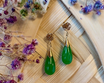 Brincos longos de jade Fu Fuku com ouro amarelo 14K