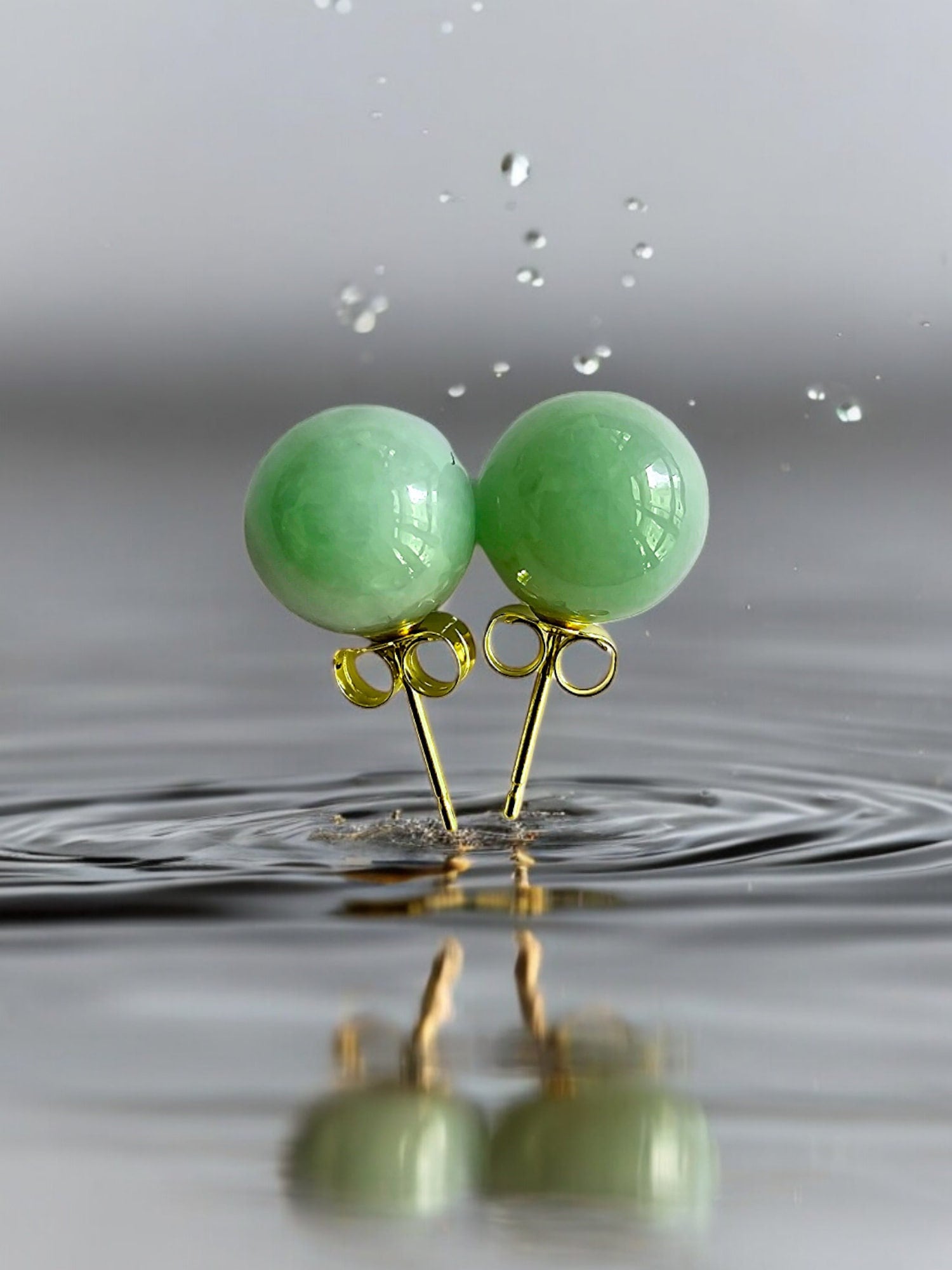 Brincos com contas Harmony Burmese Green A-Jade de 10 mm (com ouro amarelo 18K)