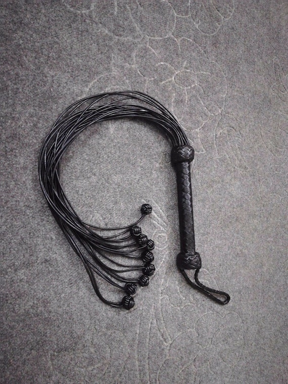 Black /& White 4 FOOT Real Cowhide Leather Flogger Bullwhip Two sting Tail whip