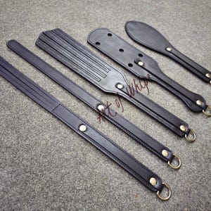 Nya Premium Läder Handgjorda Slav Spanking Paddles 5 Delar Set Silver Stålmaterial Vuxen Kärlek Straff Undergiven Fetisch Träning Bästa Gåva
