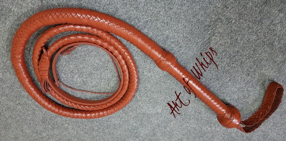 Fouet Indiana Jones Leather Pro – Cuir Vache 2.4m – Tressage 12 Brins – Queue 0.6m – Fabriqué Main – Équitation Et Spectacle