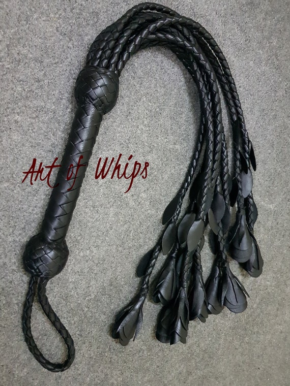 Cat-O-Nine Tails 本物の厚手レザーフロッガー ブラックローズ